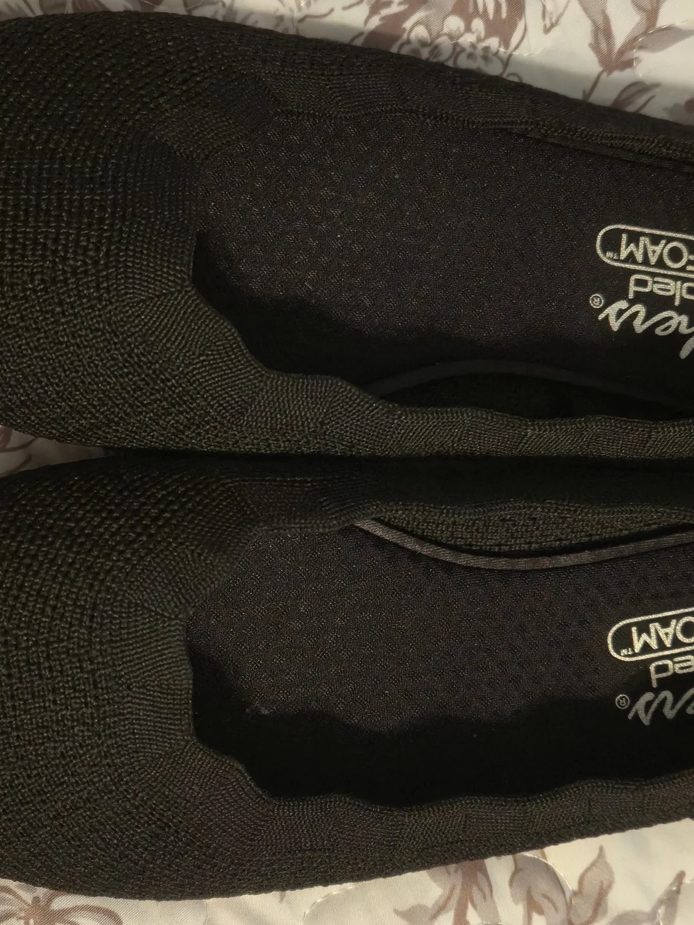 Skechers Black Slip-On Knit Loafers for Women Sz 8